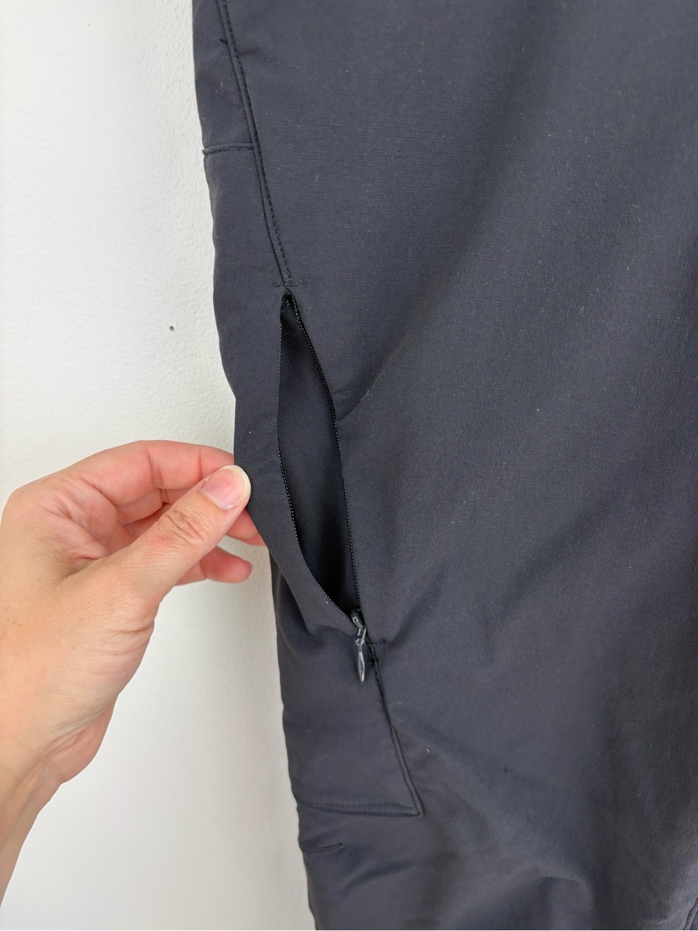 Duluth Trading Co Black Straight-Leg Fleece Performance Pants Medium EUC Granola - Picture 3 of 13